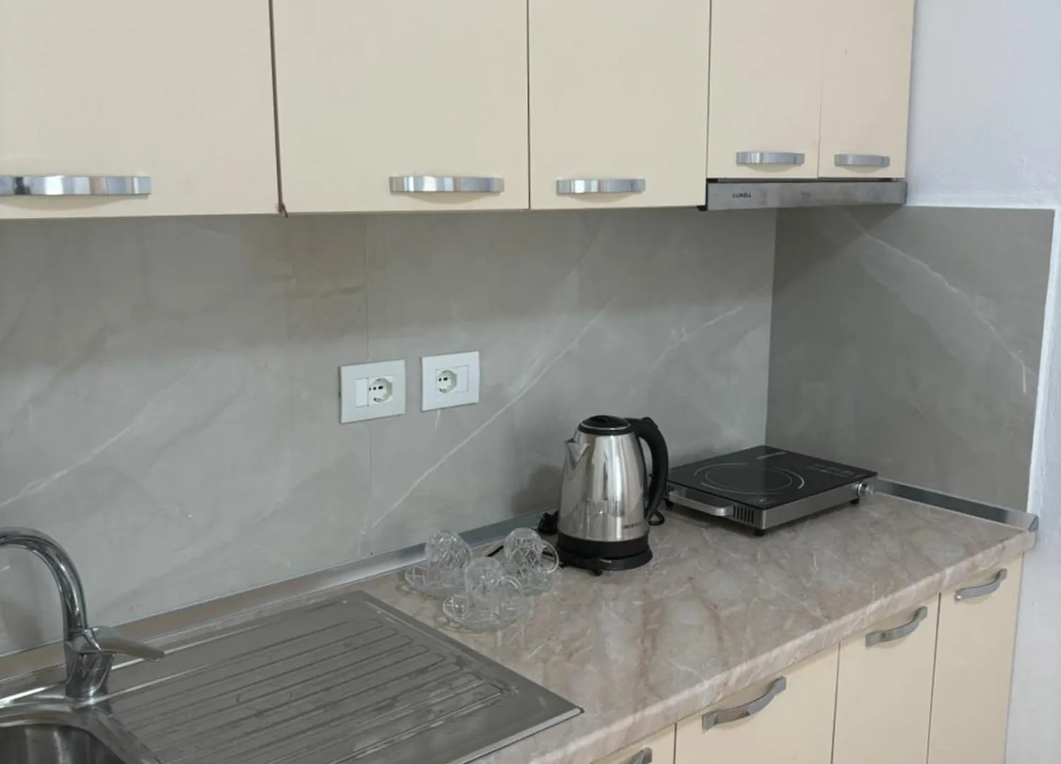 Kevi Apartment Tirana 0*,